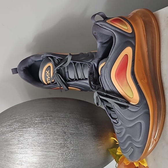 Nike Air Max 720 - Picture 4 of 8